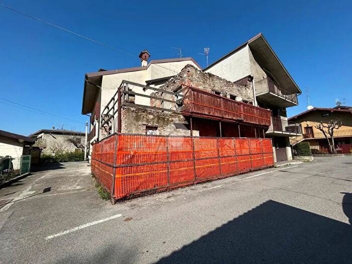 Casa trilocale in vendita in Via dei Lavandai, Paladina