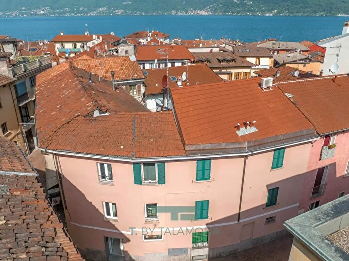 Casa con 8 locali in vendita in Luino