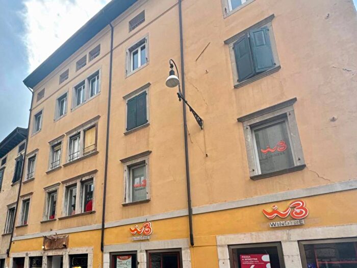Appartamento trilocale in affitto in Via Paolo Canciani, Centro Storico, Udine