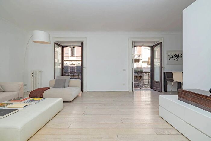 Appartamento trilocale in vendita in Via Giacomo Leopardi Milano, Milano