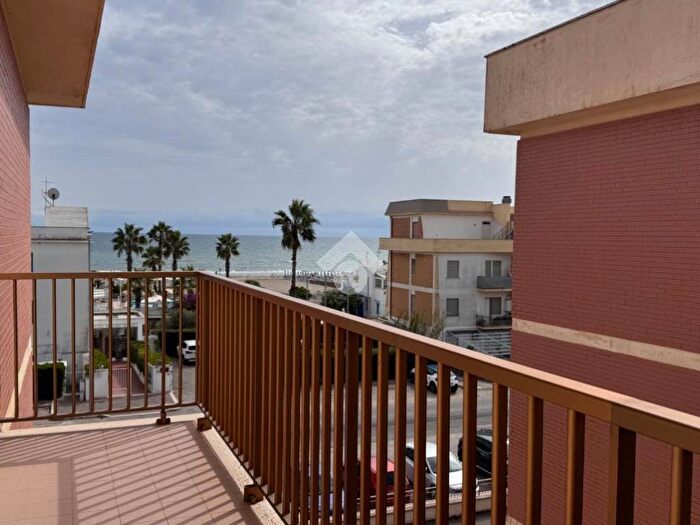 Appartamento quadrilocale in affitto in Via Valmontorio, Lido di Foce Verde, Latina