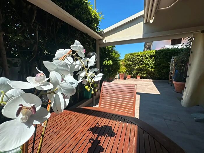 Casa con 8 locali in vendita in Utterfly, Viareggio