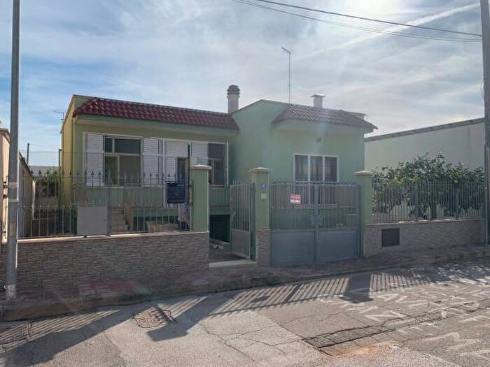 Casa con 6 locali in vendita in Via Grazia Deledda, Avetrana