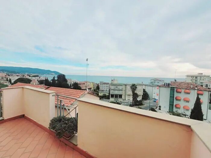 Appartamento bilocale in vendita in Via Aurelia, Diano Marina