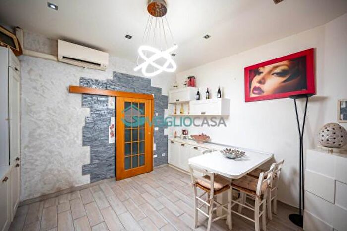 Appartamento quadrilocale in vendita in Via Camillo Benso di Cavour, Corsico