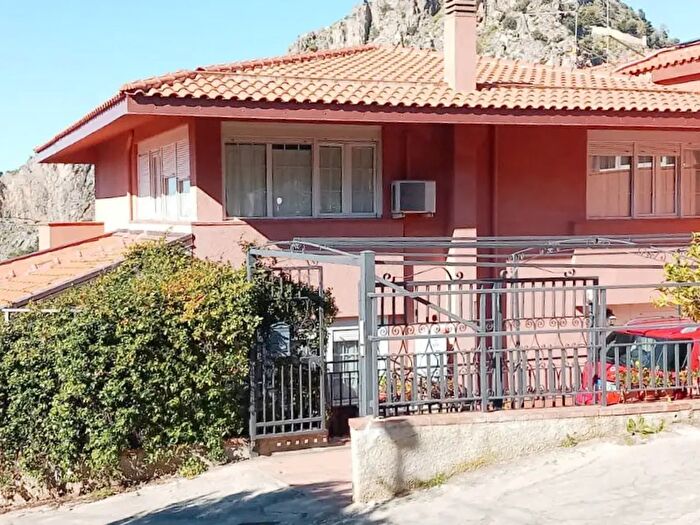 Appartamento trilocale in vendita in Cefalu