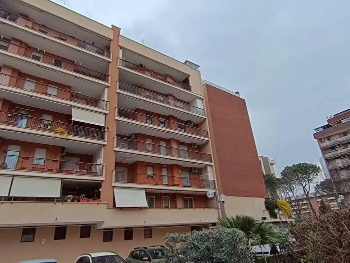 Appartamento trilocale in vendita in VLe della Grande Muraglia, Roma