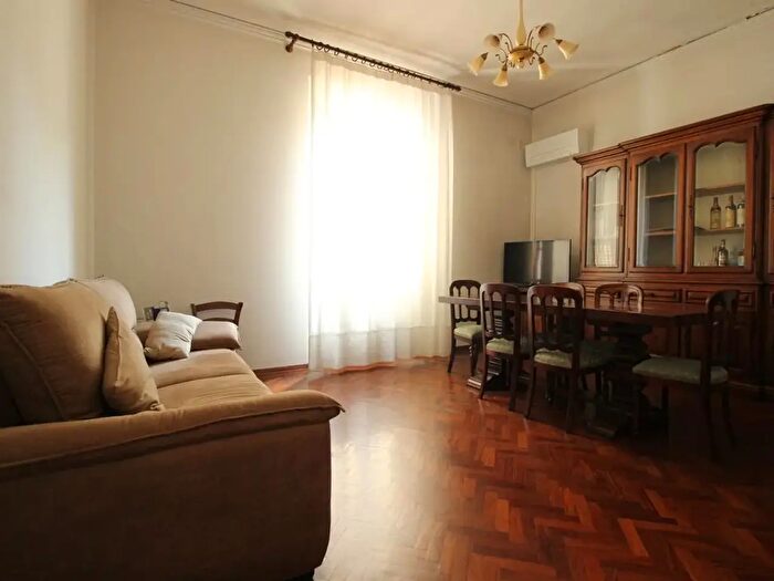 Casa con 6 locali in vendita in Via Attilio Nuti, Prato