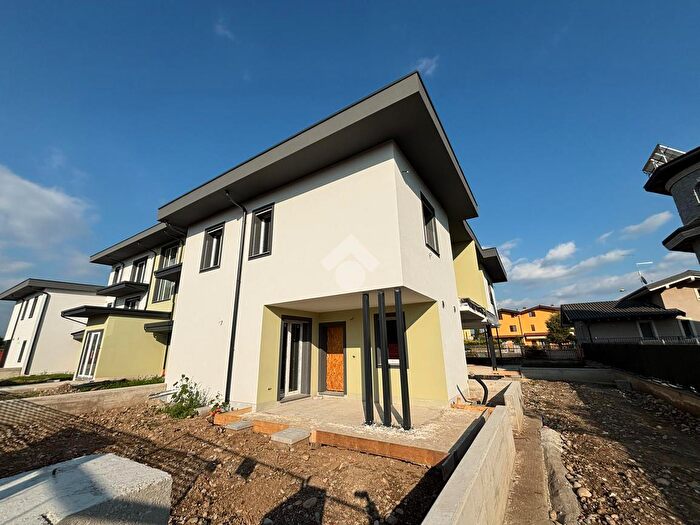 Casa trilocale in vendita in Via delle Galose, Cologno Al Serio