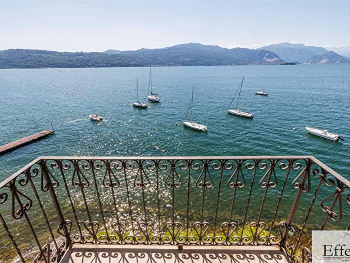 Casa trilocale in affitto in Via Castellini, Cerro, LavenoMombello