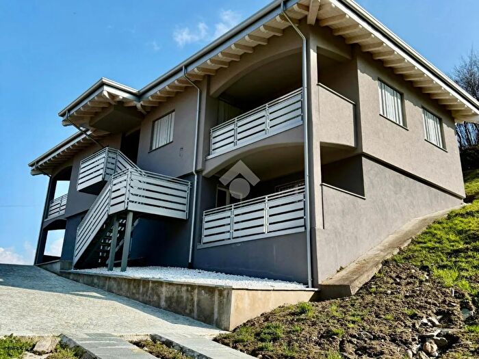 Casa con 6 locali in vendita in Via Leonardo da Vinci, Sovere