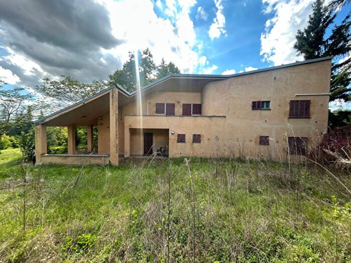 Casa con 6 locali in affitto in Pietra Marazzi