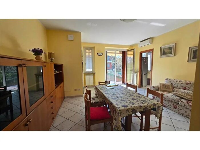 Appartamento trilocale in vendita in Sesto Calende