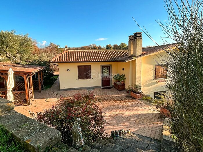 Casa con 5 locali in vendita in Strada Vallalta, Viterbo