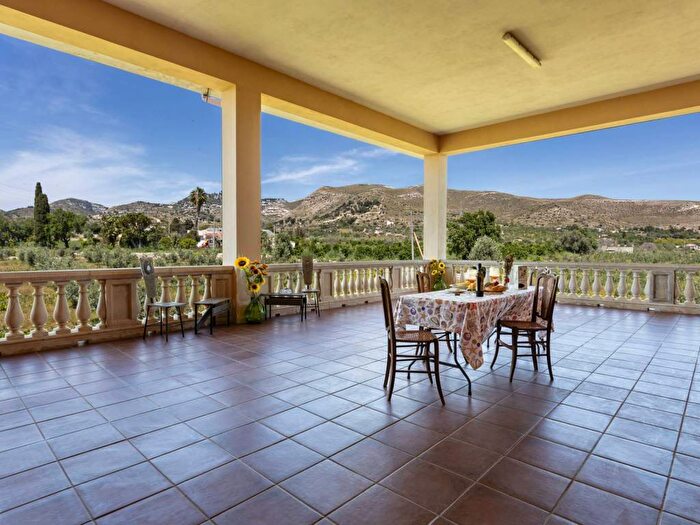 Casa con 6 locali in vendita in Cda Sanghitello, Avola