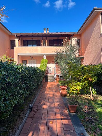 Casa trilocale in vendita in Via Raniero Mengarelli, Civita Castellana