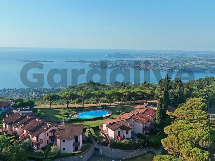 Appartamento bilocale in vendita in Via Panoramica, Gardone Riviera