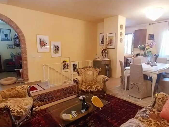 Appartamento con 5 locali in vendita in Cascina