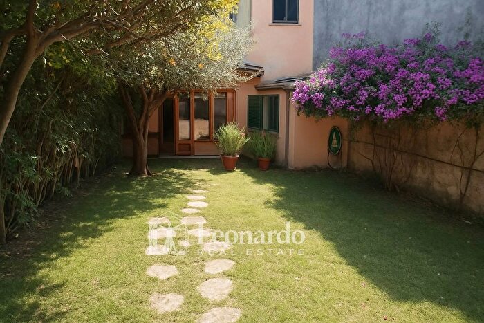 Casa con 20 locali in vendita in Via Mameli, Viareggio