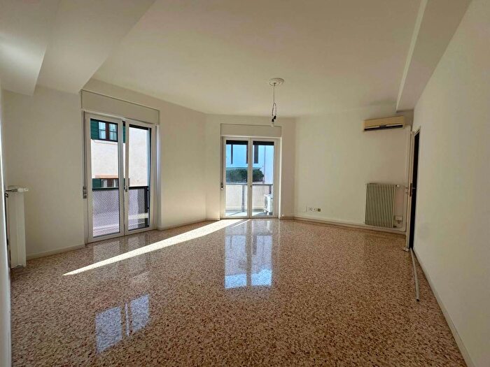 Appartamento quadrilocale in affitto in Via Avogari, Piazza dei Signori, Treviso