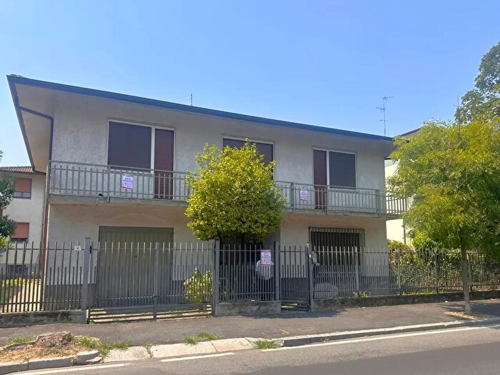 Casa quadrilocale in vendita in Via Solferino, Pavia