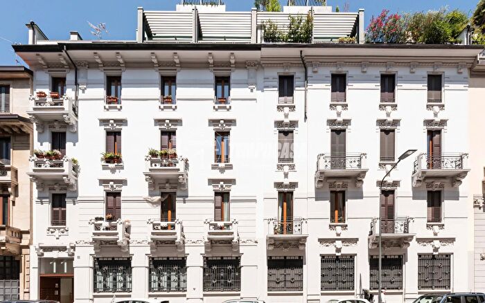 Appartamento trilocale in vendita in Via Rodolfo Farneti, Milano