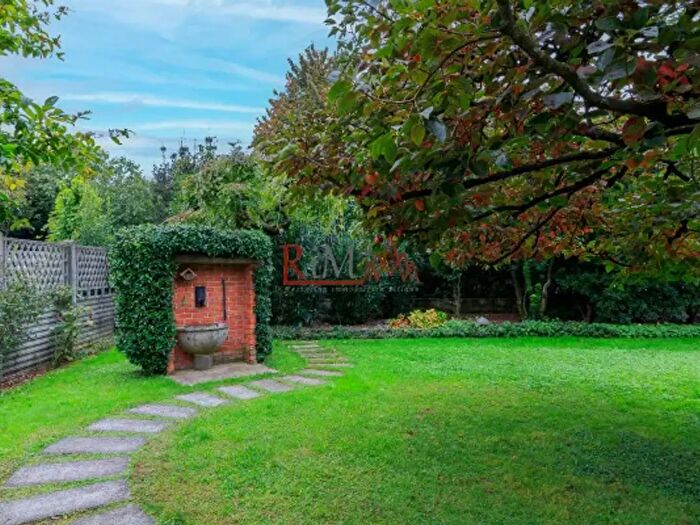Casa con 6 locali in vendita in Via Guido Reni, Trezzano Sul Naviglio