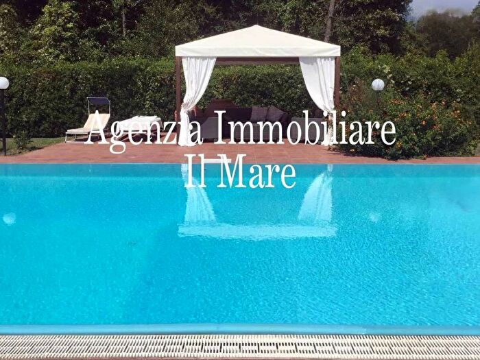 Casa con 6 locali in affitto in Via Ficalucci No Number, Pietrasanta