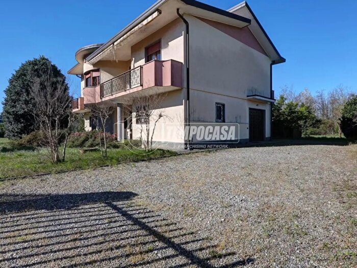 Casa trilocale in vendita in Via Padova, Samarate