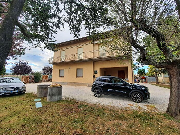 Casa con 11 locali in vendita in Treia