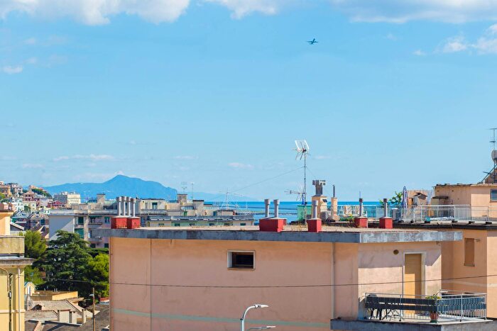 Appartamento con 7 locali in vendita in Via Villini Ambrogio Negrone, Genova