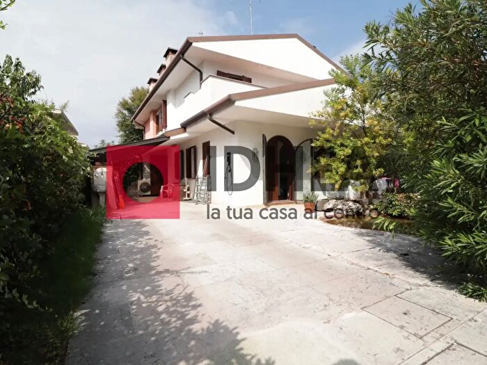 Casa quadrilocale in vendita in Via Piavesella, Villorba