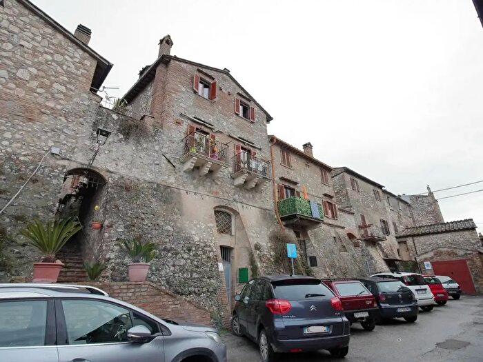 Appartamento con 6 locali in vendita in Via Isonzo, Amelia