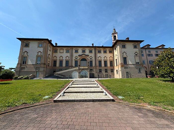 Casa trilocale in affitto in Via Giuseppe Mazzini, Centro, Cava Manara