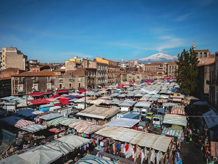 Appartamento trilocale in vendita in Piazza Carlo Alberto, Catania