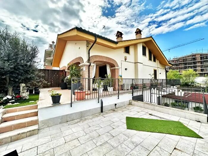 Casa con 6 locali in vendita in Via Guglielmo Oberdan, Fonte Nuova