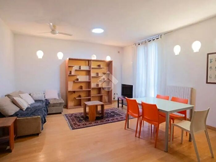 Appartamento trilocale in affitto in Via Palermo, Milano