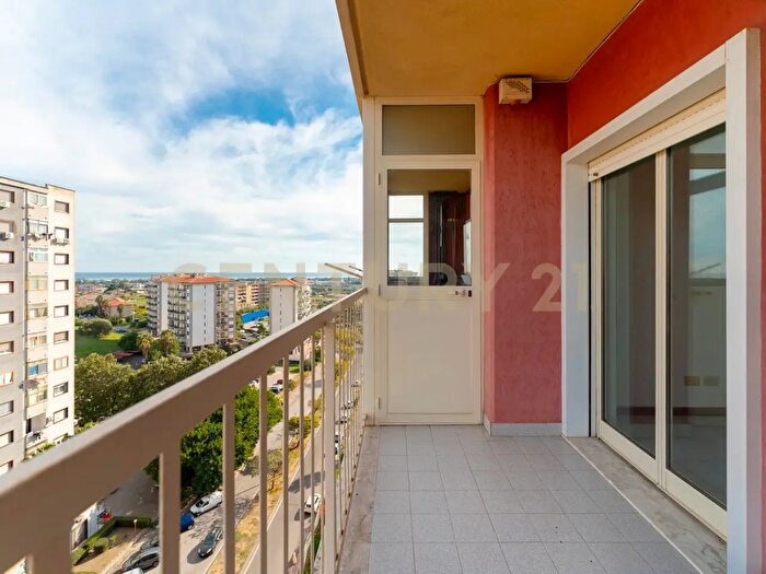 Appartamento con 5 locali in vendita in Viale Librino, Catania