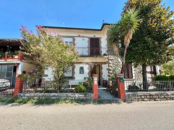 Casa quadrilocale in vendita in Via Scopetana, Quarrata