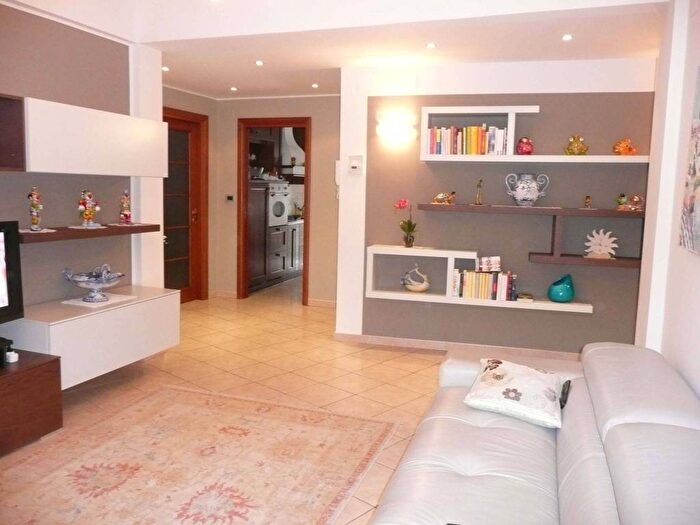 Appartamento quadrilocale in affitto in Piazza Aldo Moro, Centro, Noli