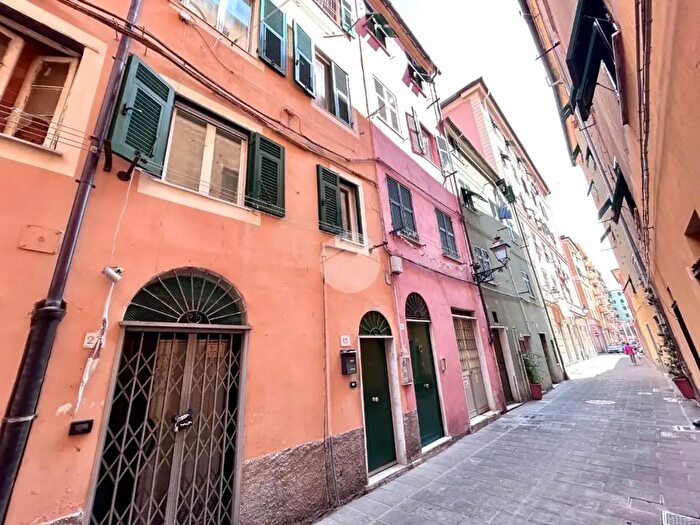 Appartamento quadrilocale in vendita in Via Paglia, Genova