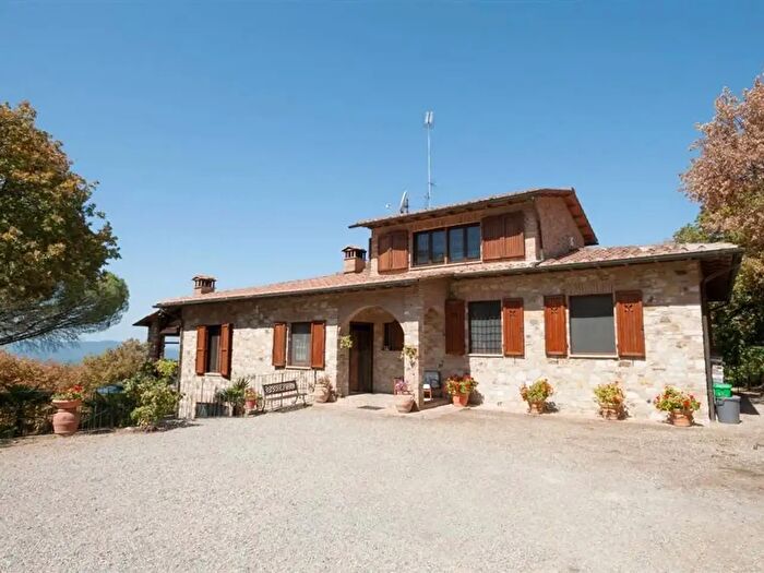 Casa con 12 locali in vendita in Radda In Chianti
