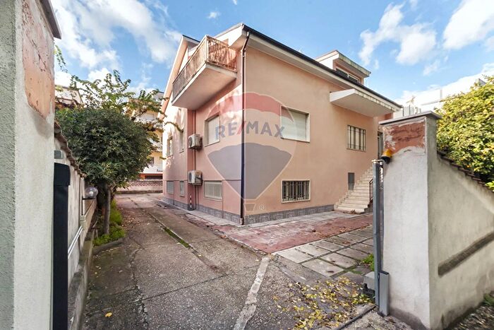 Appartamento trilocale in vendita in Viale Alcione, Francavilla Al Mare