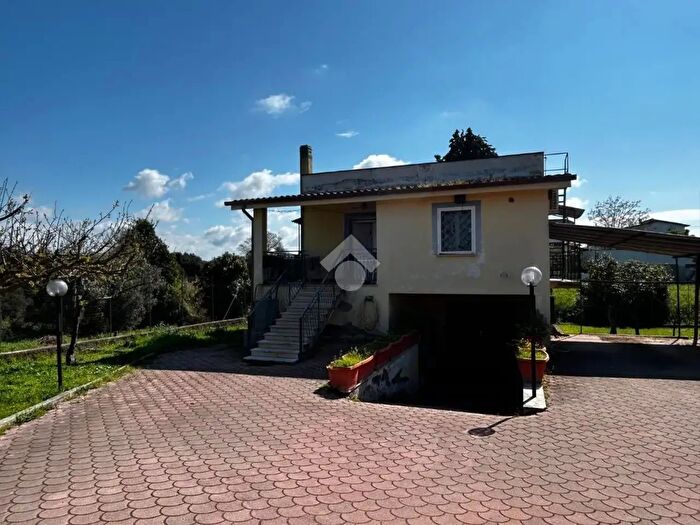 Casa trilocale in vendita in Via Padula, Aprilia