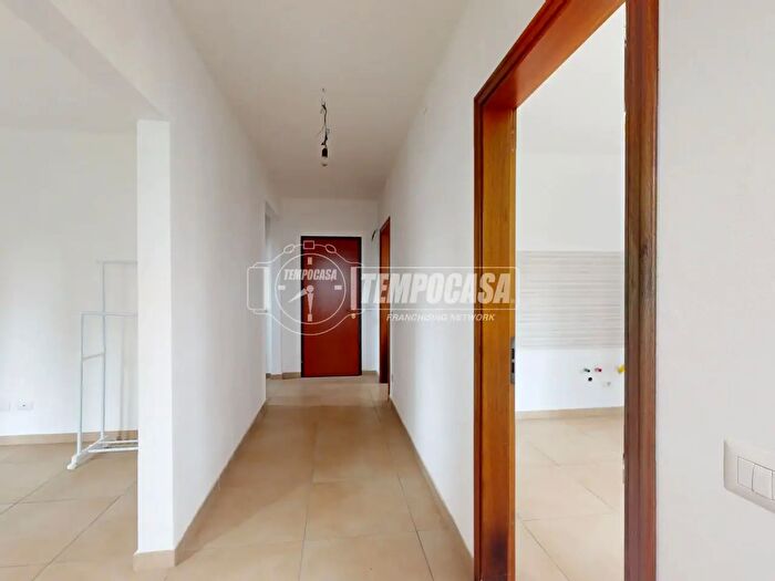 Casa quadrilocale in vendita in Strada Statale Romana Nord, Carpi