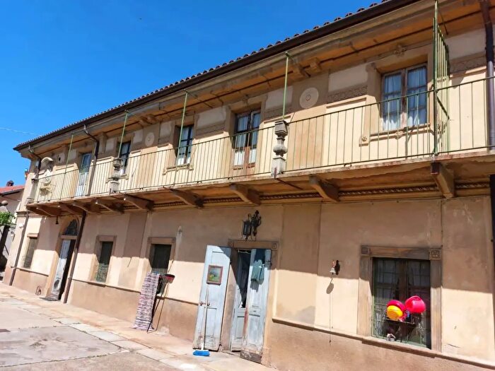 Casa con 10 locali in vendita in Via Rivalta, Piossasco
