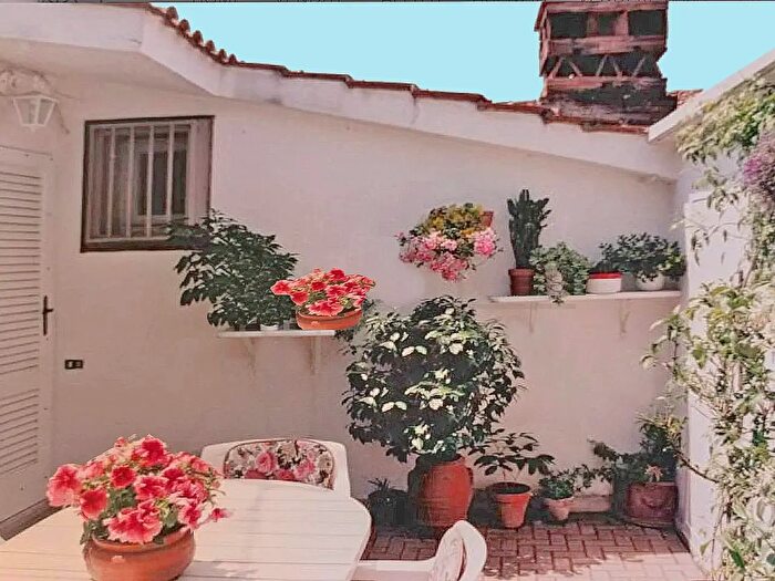 Appartamento con 7 locali in vendita in Camaiore