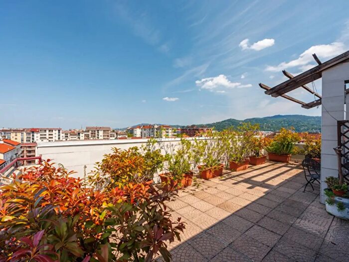 Appartamento con 10 locali in vendita in Corso Lepanto, Torino