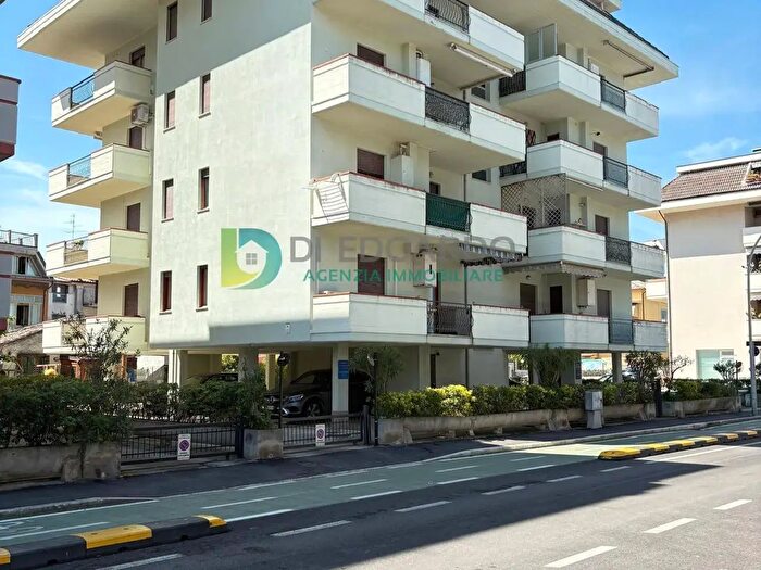 Appartamento quadrilocale in vendita in Via Flavio Gioia, Martinsicuro