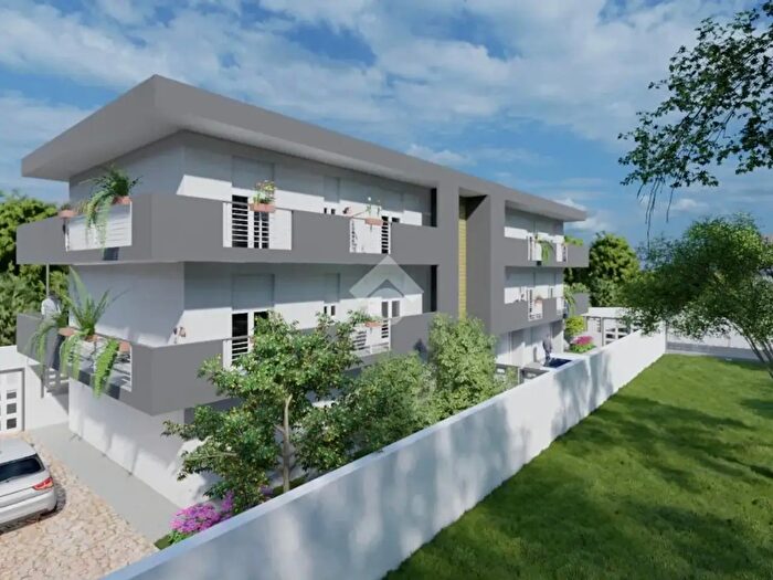 Appartamento trilocale in vendita in Via Castagna, Villa Di Briano